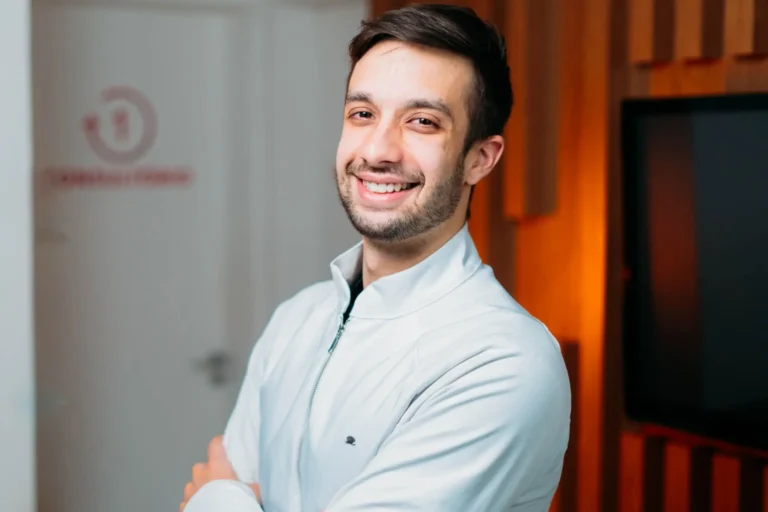 Dr Lucas Carneiro